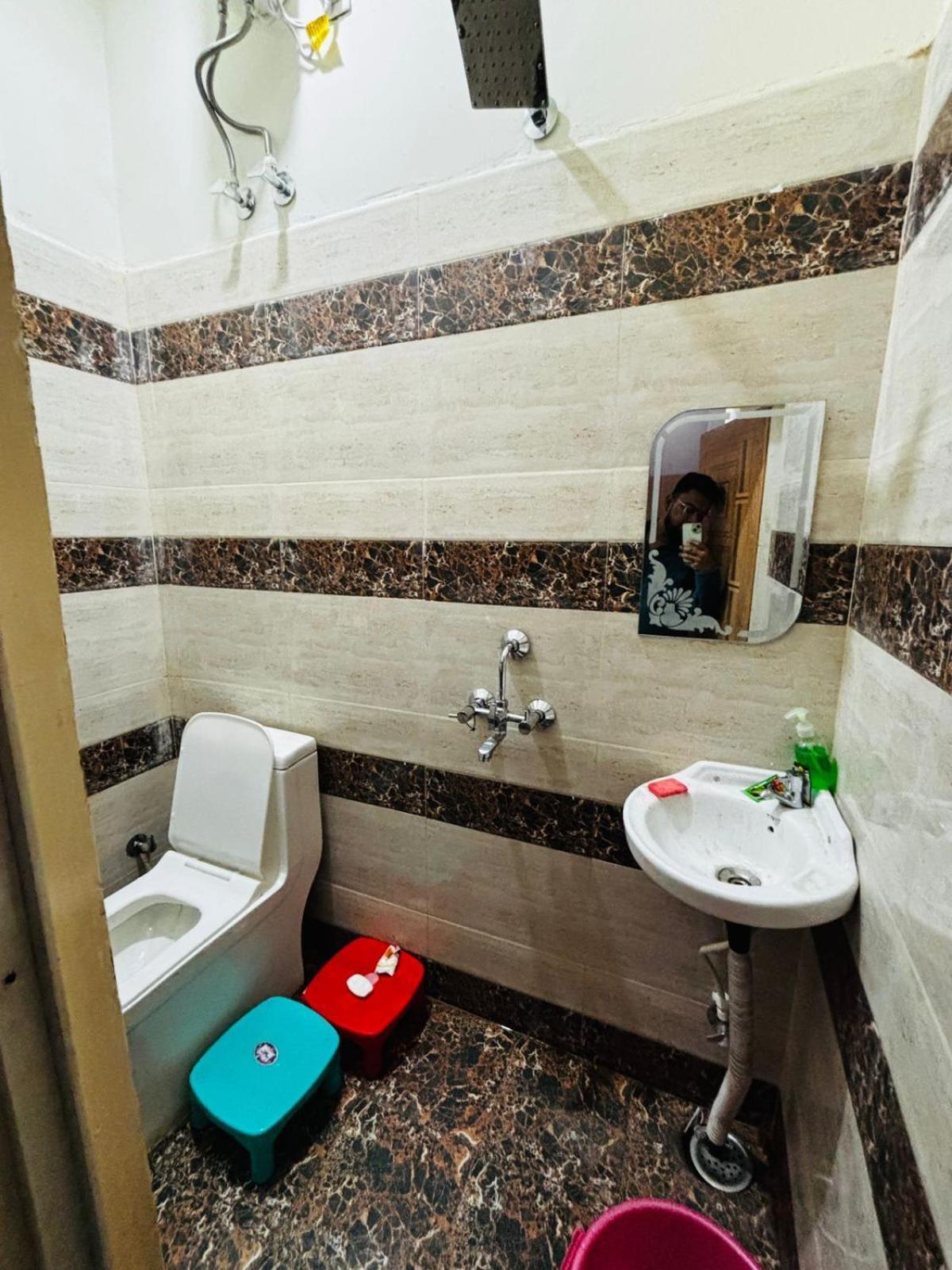 Appartement Shri Radha Krishna Dharmshala à Prayagraj Extérieur photo